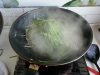 垂涎欲滴的豆芽炒韭菜做法图解8)
