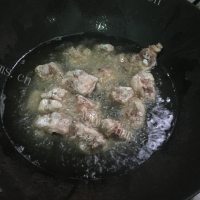美味佳肴般的酸甜排骨做法图解1)