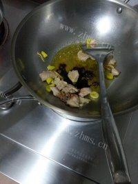 常吃不腻的菜花炒肉做法图解7)