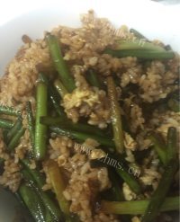 家常蒜苗鸡蛋炒饭做法图解6)
