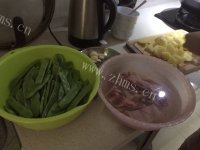 家常菜土豆豆角炖排骨做法图解1)