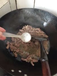 诱人的农家小炒肉做法图解3)