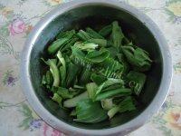 色味俱佳的香菇炒油菜做法图解1)