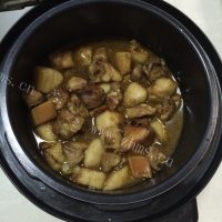 美味的笋干红烧肉做法图解7)