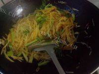香脆的芹菜土豆丝做法图解9)