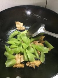 简单版莴笋炒五花肉做法图解5)