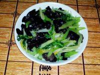 家常菜芹菜炒木耳