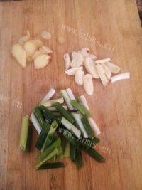好吃的香煎豆腐烧木耳做法图解6)