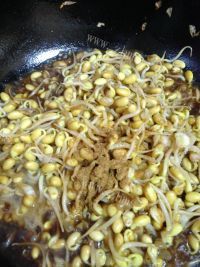 家常菜素炒黄豆芽做法图解7)