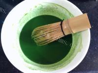 香甜的抹茶蛋糕卷做法图解2)