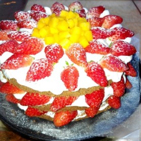 唇齿留香的草莓裸蛋糕