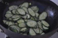 唇齿留香的黄瓜木耳炒鸡蛋做法图解6)