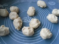 美味的牛奶早餐面包做法图解5)