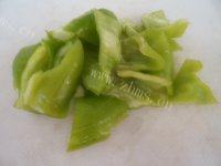 简易的腐竹炒木耳做法图解3)