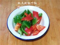美味的胡椒啫啫滑鸡煲做法图解8)