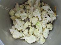食欲满满的猪肉炒菜花做法图解2)