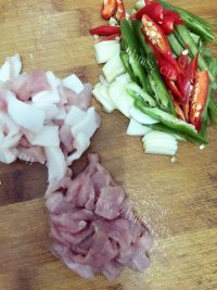 芳香四溢的长豆角炒肉做法图解2)