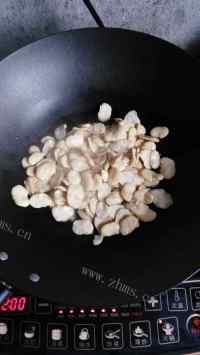 爽口的西芹炒豆瓣做法图解3)