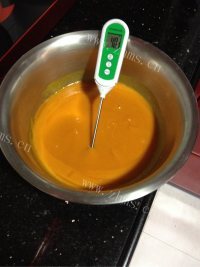 美味的红枣葡萄干南瓜发糕做法图解4)