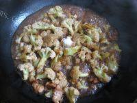 家常菜菜花炒肉做法图解8)