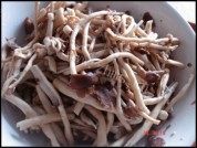 好吃的干煸茶树菇做法图解1)