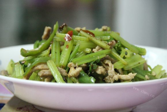 营养丰富的芹菜肉丝