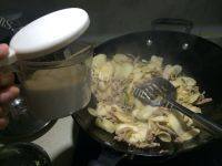 美味的茭白肉丝做法图解7)