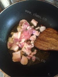家常菜茄子炒肉片做法图解3)