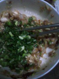 自己做的葱香肉饼做法图解4)