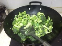家常西兰花炒肉做法图解3)