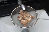 老少皆宜的羊肚菌姬松茸杂菌汤做法图解3)