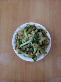 家常菜青椒炒菜花