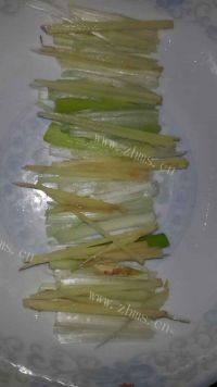 简单的清蒸罗非鱼做法图解4)