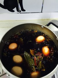 色泽鲜亮的茶叶蛋做法图解5)