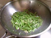 家常菜豆角炒肉丝做法图解6)
