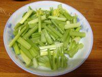 家常菜芹菜炒粉丝做法图解1)