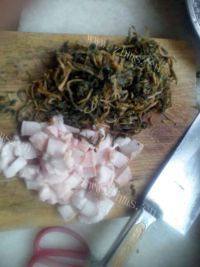 肥而不腻的肉焖梅干菜做法图解3)