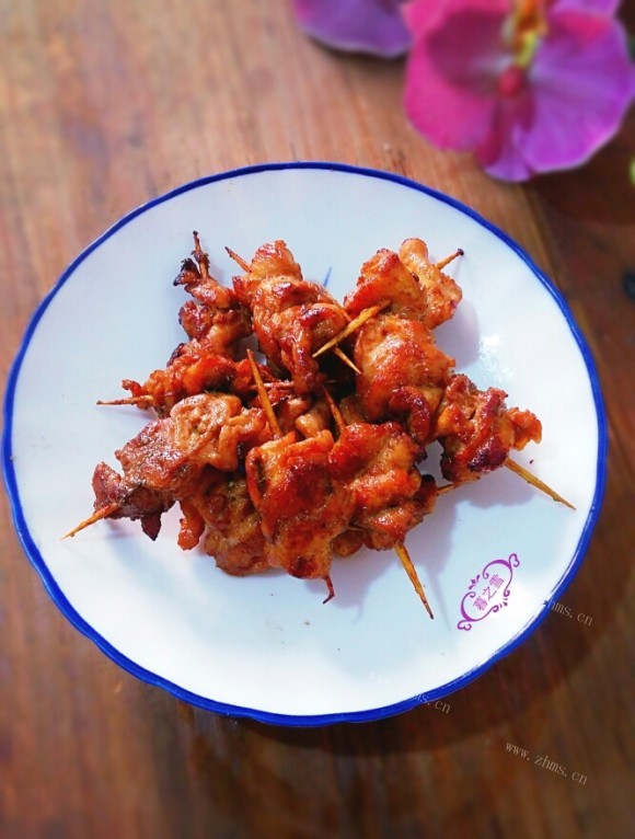 色泽鲜亮的牙签肉