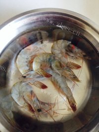 咸淡可口的蔬菜虾茸粥做法图解1)