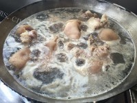 自制花生红枣猪蹄汤做法图解5)