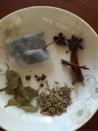 热腾腾的五香茶叶蛋做法图解5)