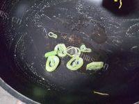 质嫩的素炒菠菜做法图解4)