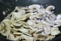 质嫩爽口的奶油蘑菇汤的做法图解六