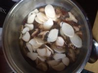 美味的菌菇汤做法图解5)