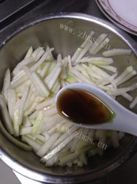 美味的炝拌丕蓝做法图解4)