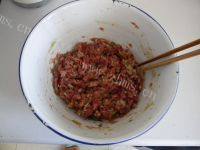 自制牛肉胡萝卜饺子做法图解7)
