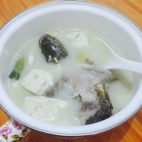 鲫鱼萝卜豆腐汤做法图解7)