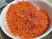 自己做的猪肉胡萝卜饺子做法图解2)