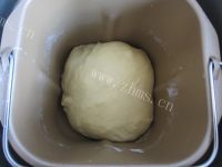 香气浓郁的酸奶沙拉肉松面包卷做法图解3)