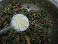 芹菜猪肉包子做法图解9)